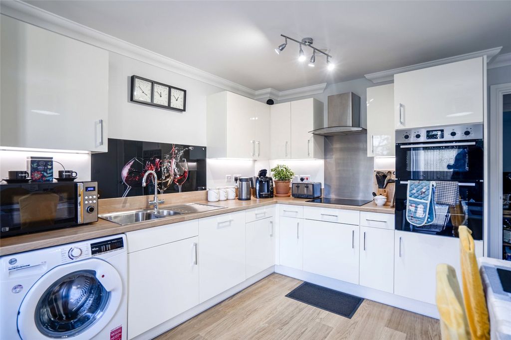 Property photo 2 of 12 Kitchen / Diner