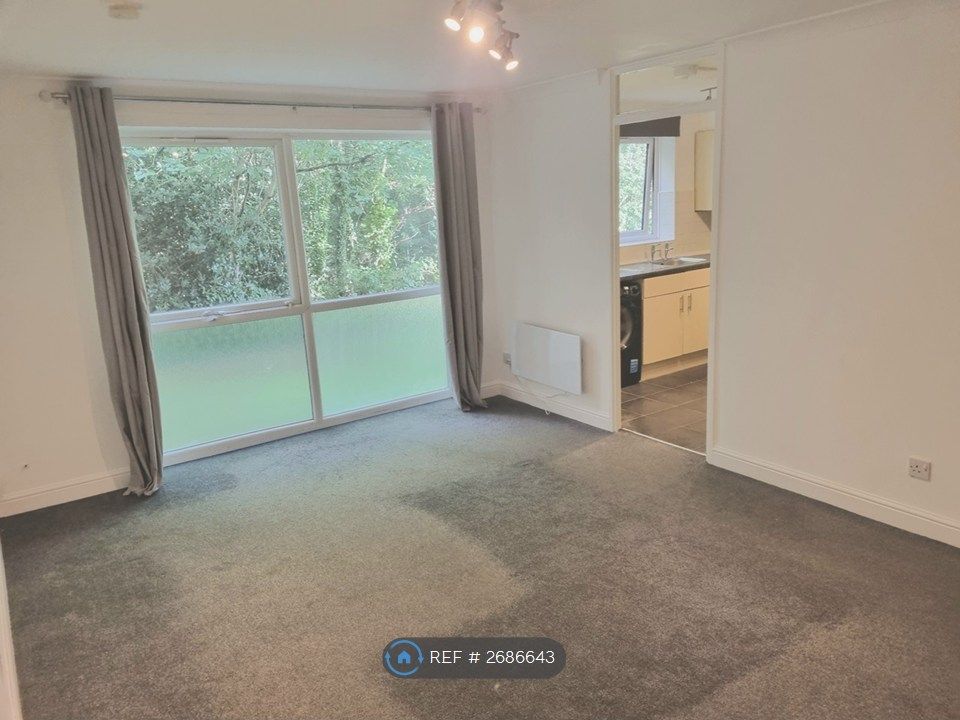 Property photo 3 of 16 Lounge