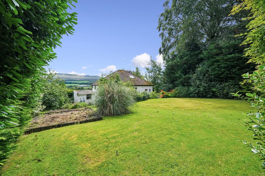 Property photo 2 of 33