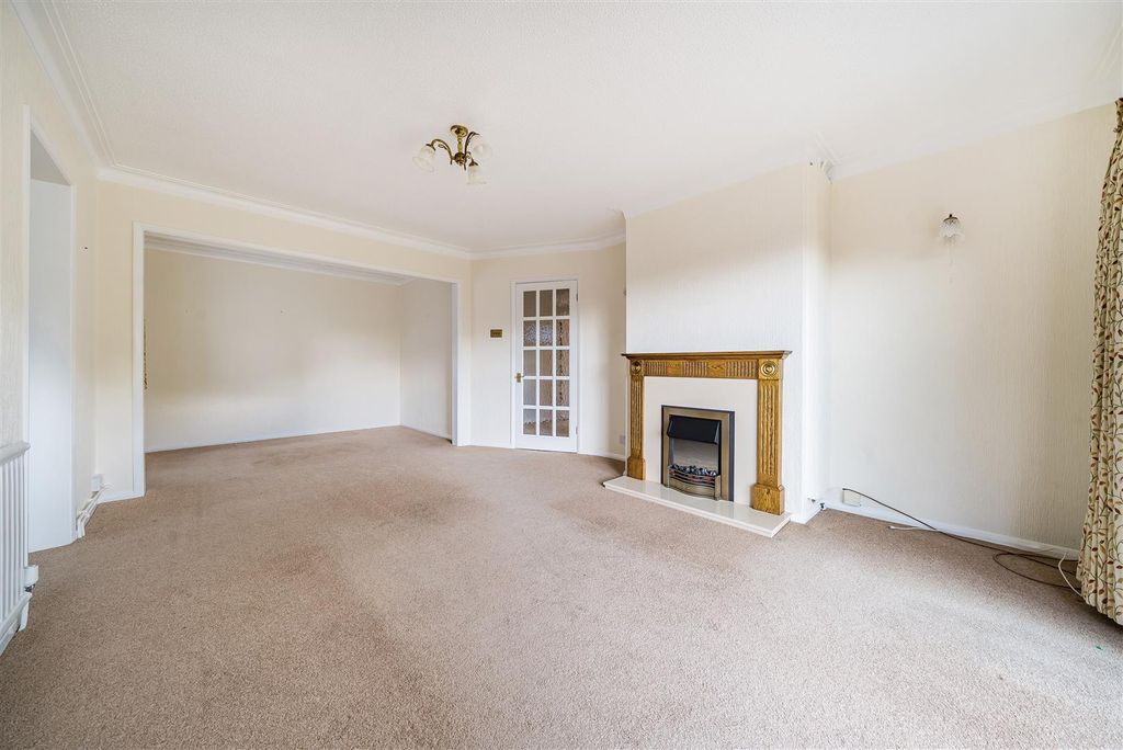 Property photo 2 of 14 6 Glentrammon Gardens 4.Jpg