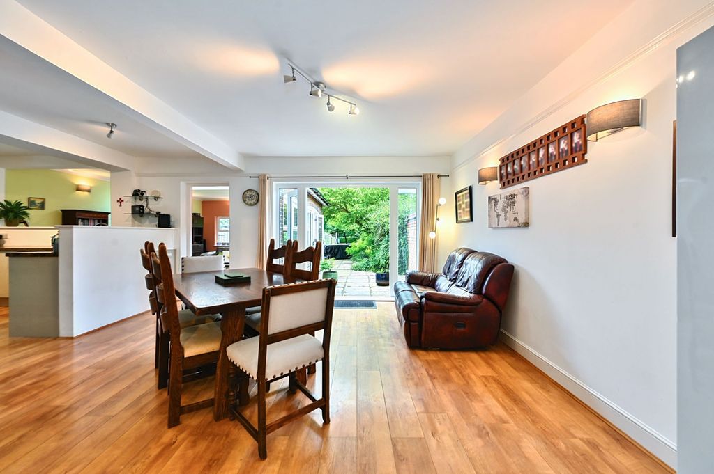 Property photo 2 of 34