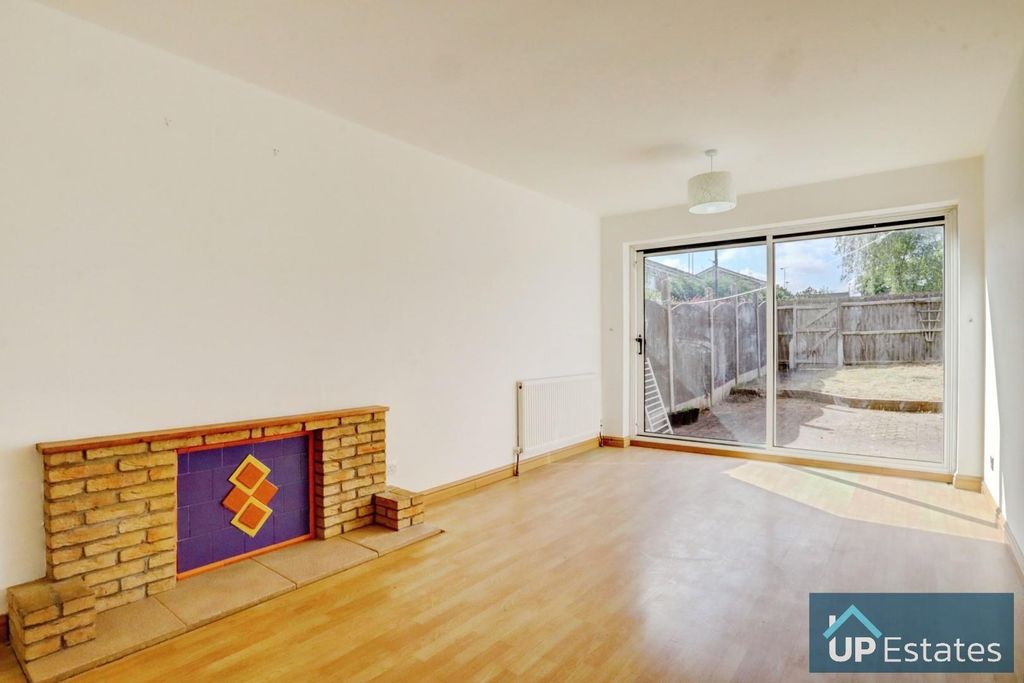 Property photo 3 of 17 Living Room