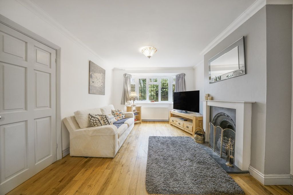 Property photo 2 of 19