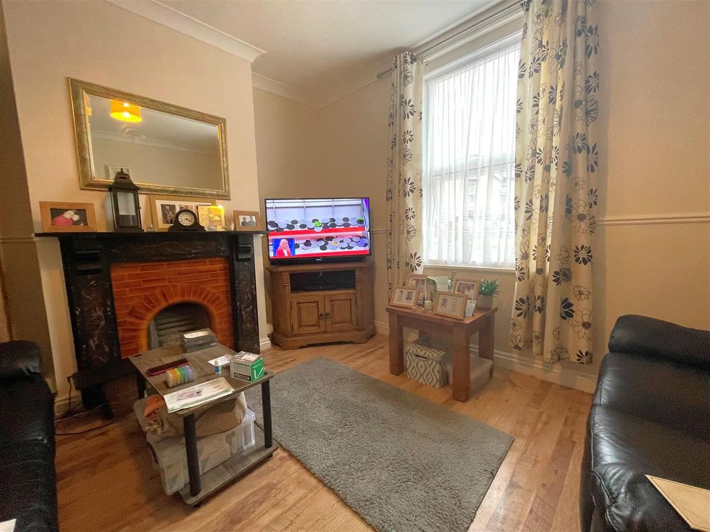 Property photo 2 of 8 5.Jpg
