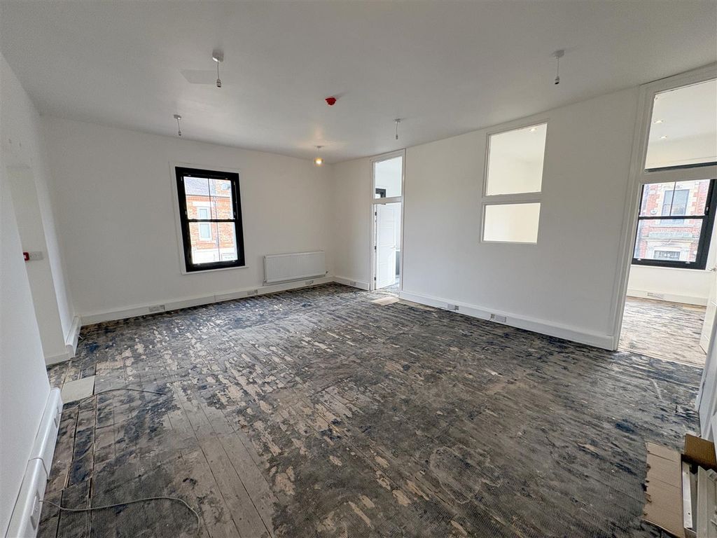 Property photo 3 of 13 Large Open Plan Office