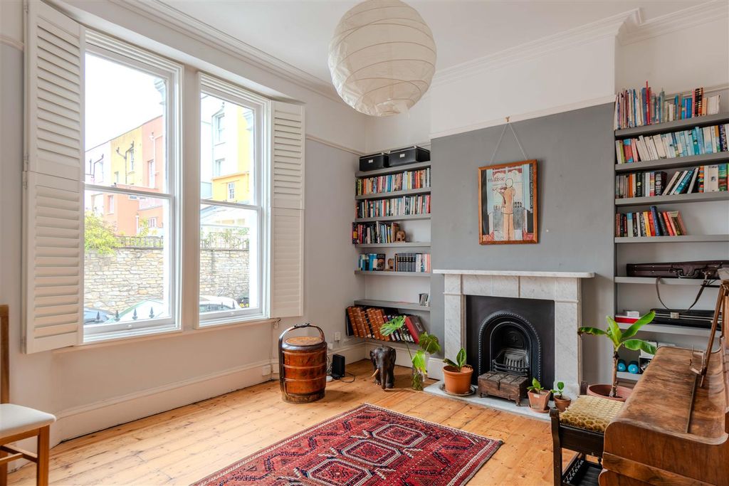 Property photo 3 of 31 _8509641-Hdr.Jpg