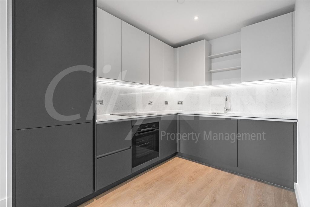 Property photo 2 of 12 Kitchen