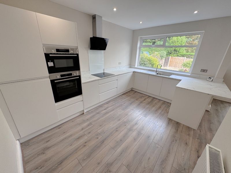 Property photo 2 of 34 Modern Kitchen