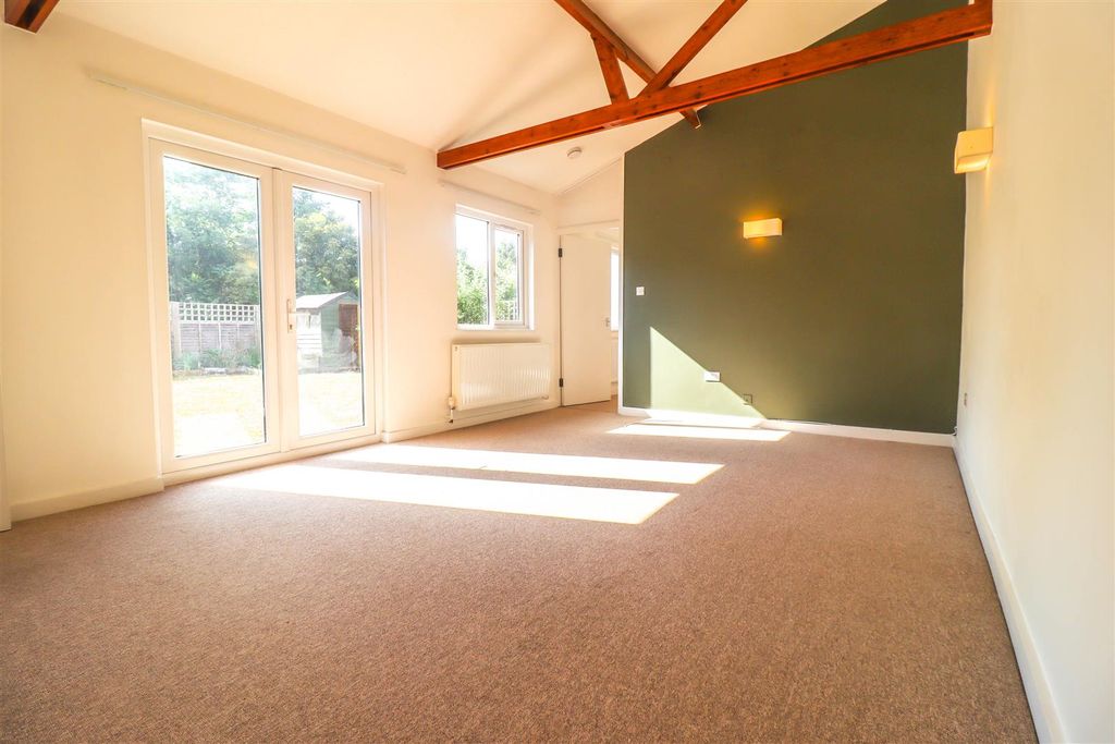Property photo 2 of 11 6Brin Sitting.Jpg