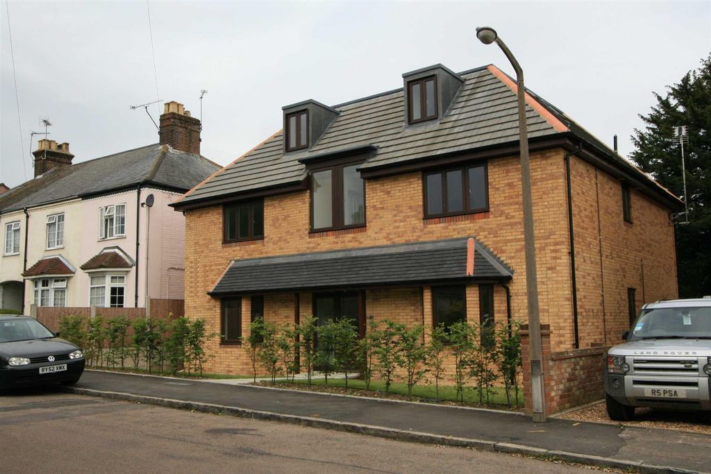 Property photo 1 of 8