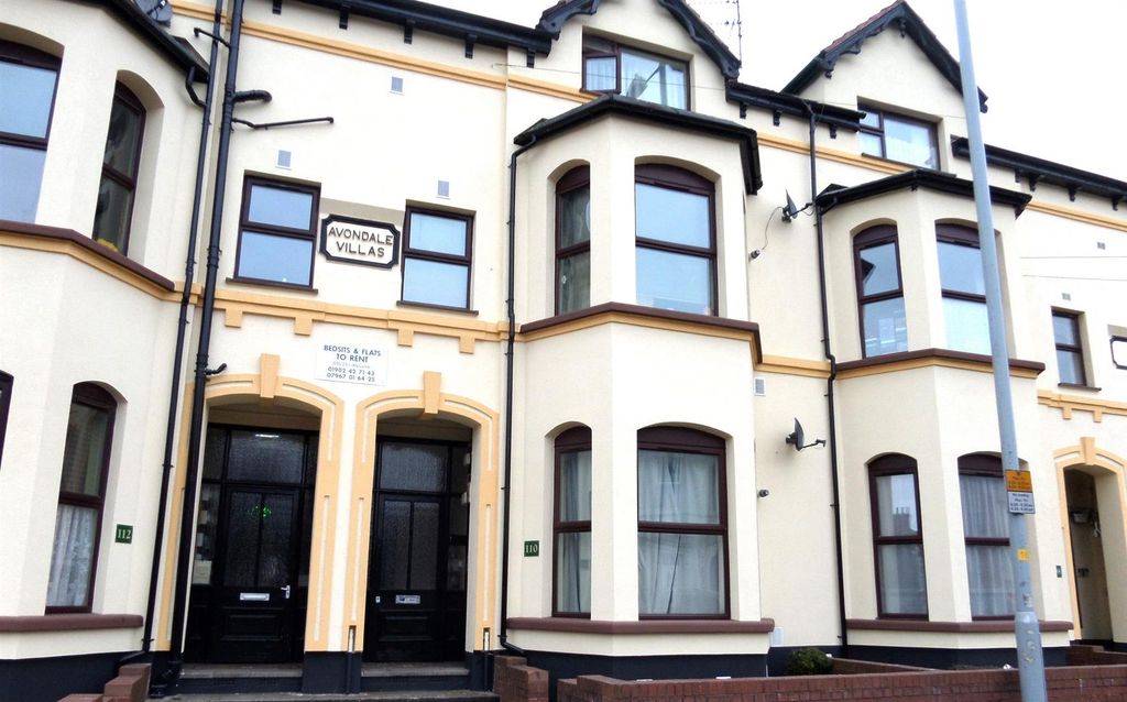 Property photo 1 of 5 Front