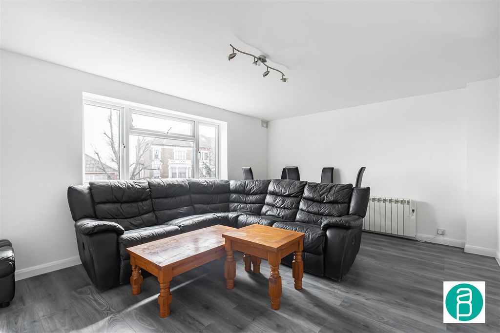 Property photo 3 of 12 Andrew_Purnell-11_Ranmore_Court__6_.Jpg