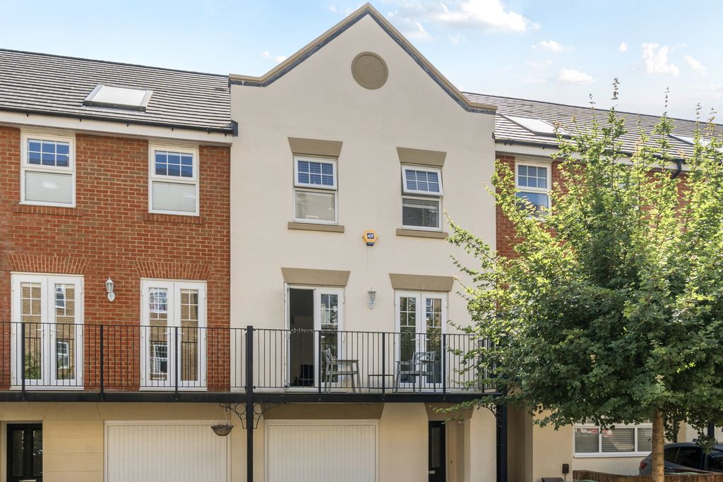 Property photo 1 of 19 External