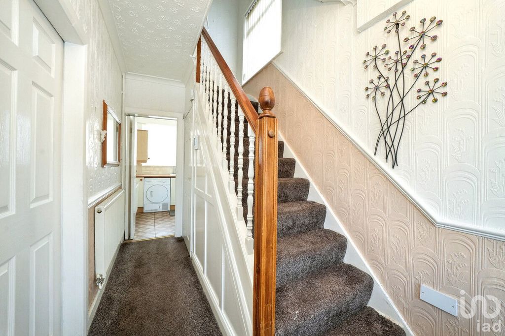 Property photo 3 of 28