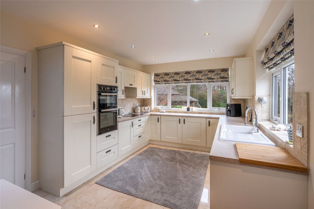 Property photo 2 of 40 Picture No. 35