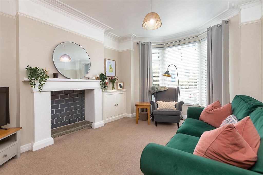 Property photo 2 of 19