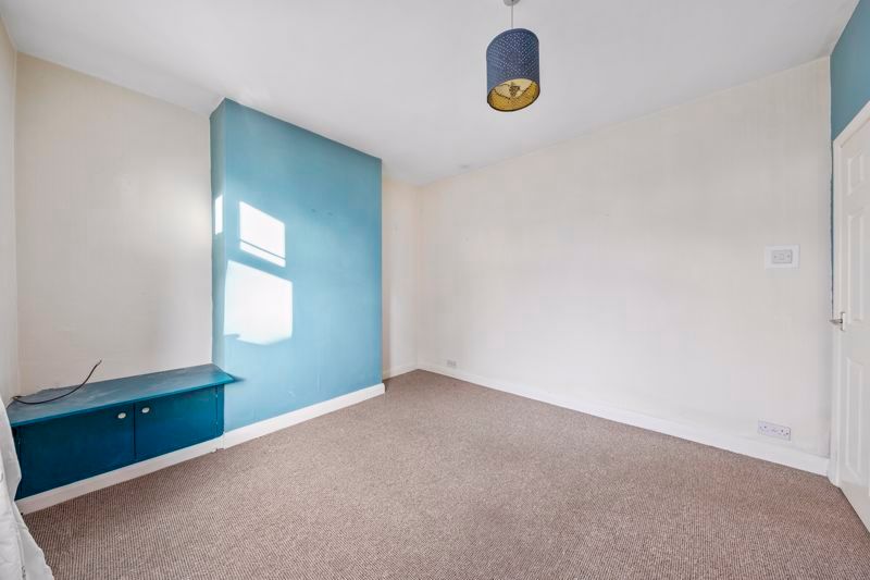 Property photo 3 of 20 Living-Room