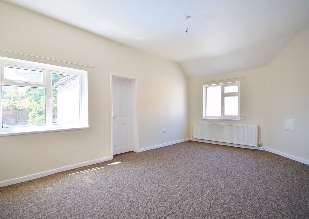 Property photo 3 of 10 Living Room
