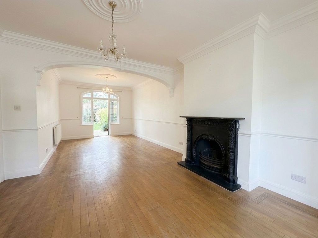 Property photo 3 of 12 Studley Drive Ig4