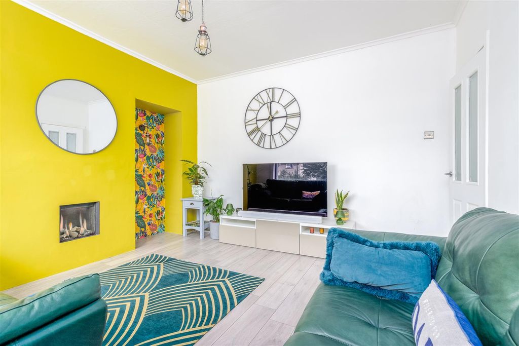 Property photo 3 of 26 57Aedinburghrd-0010.Jpg