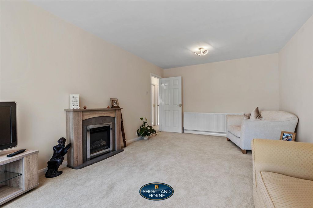 Property photo 3 of 19 45 Lonscale Drive (3 Of 30).Jpg