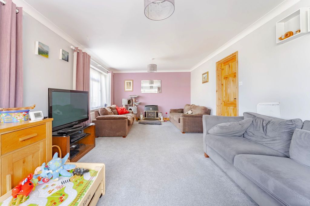 Property photo 3 of 25