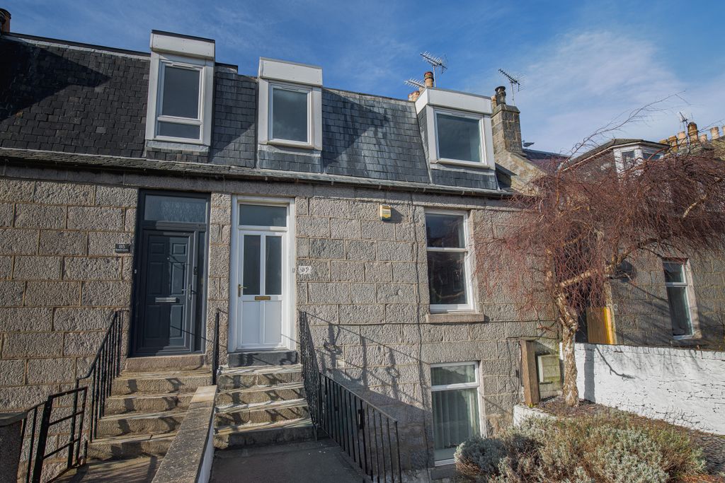 Property photo 1 of 19 Exterior