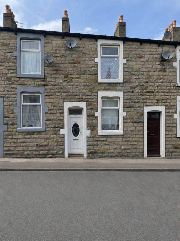 Property photo 1 of 8 Housefront