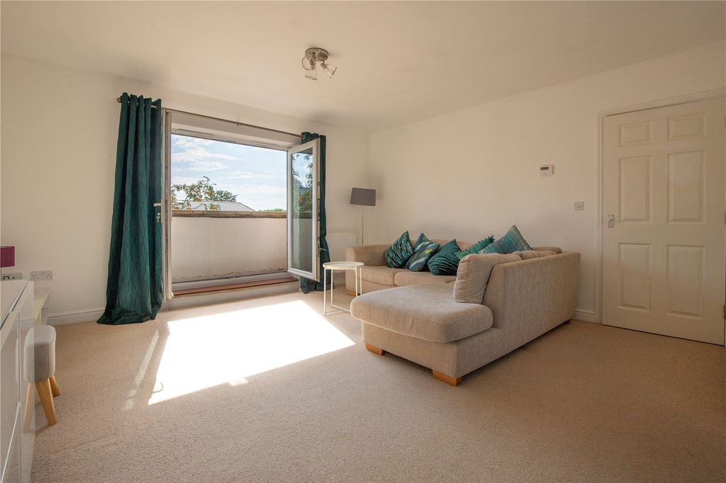 Property photo 2 of 17 Picture No. 04