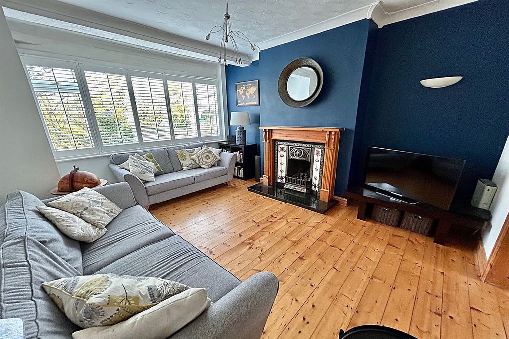 Property photo 3 of 25 Living Room