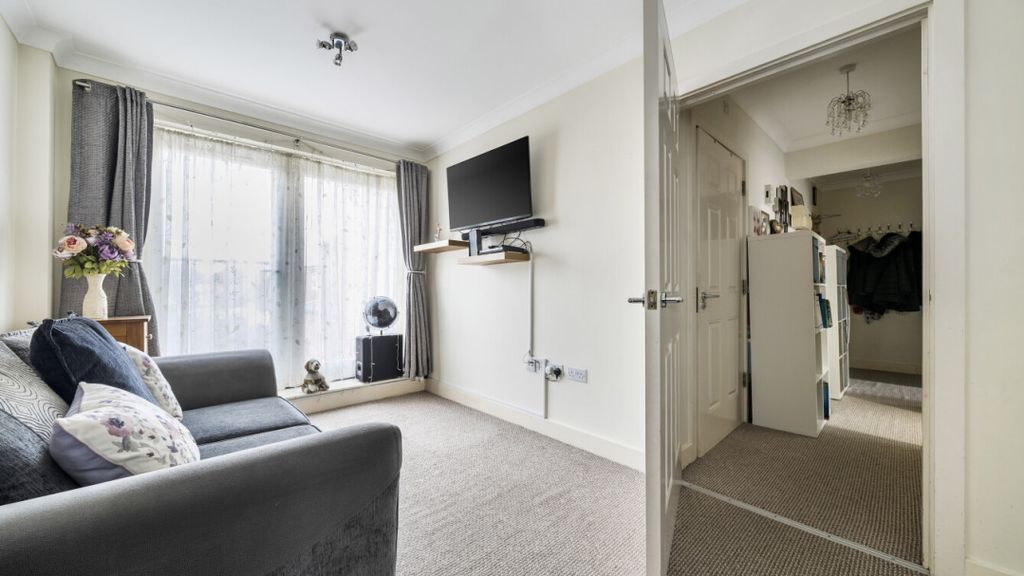 Property photo 2 of 18