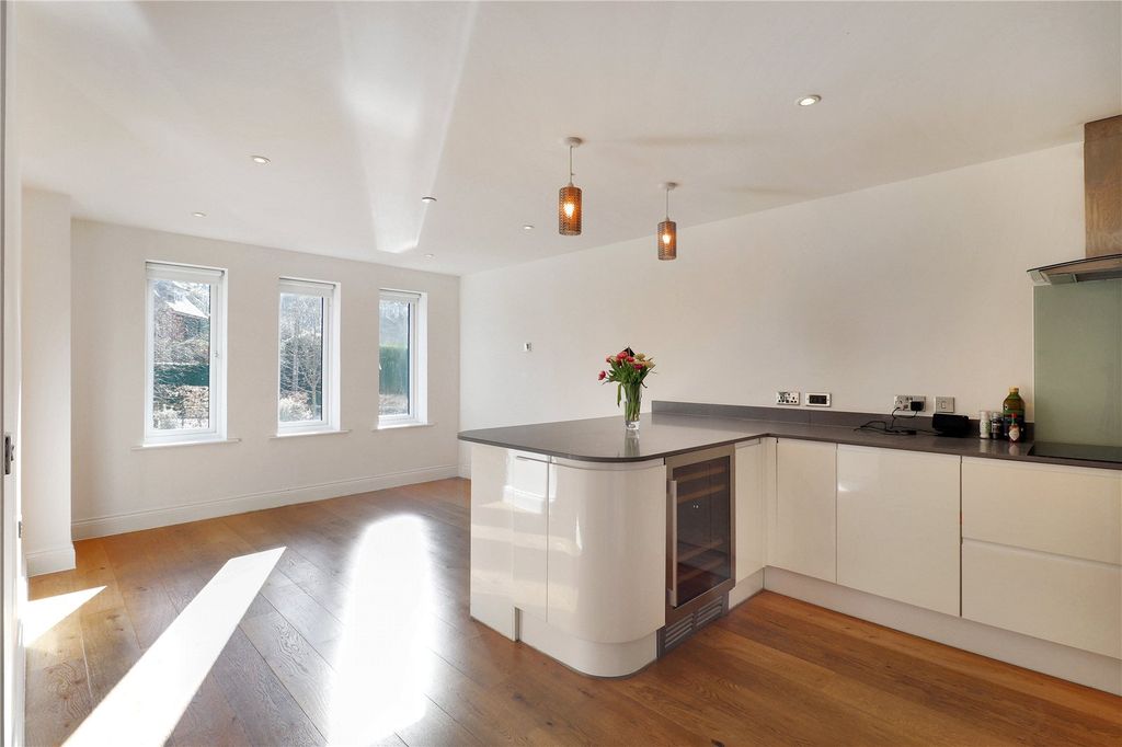 Property photo 2 of 16 Kitchen/Dining Room