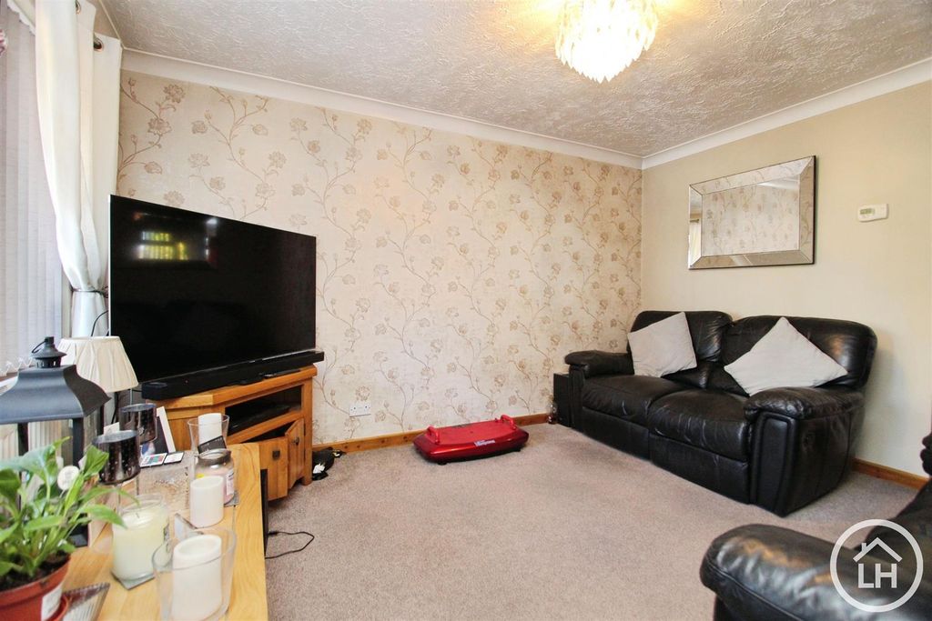 Property photo 2 of 13 Lounge