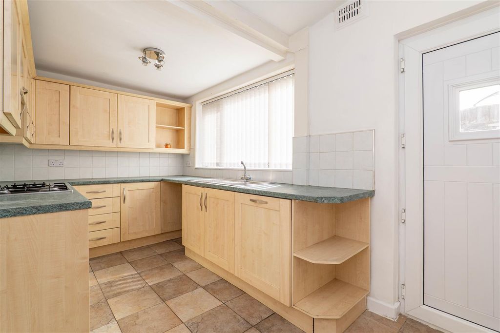 Property photo 3 of 20 Kitchen