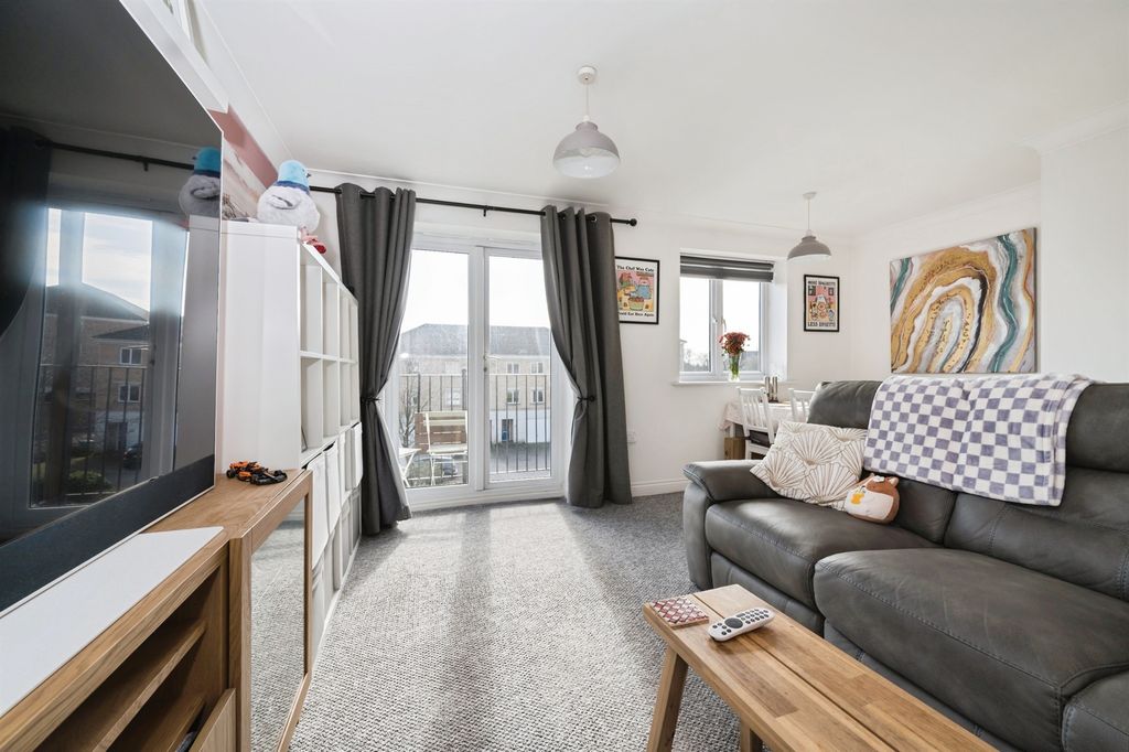 Property photo 2 of 13