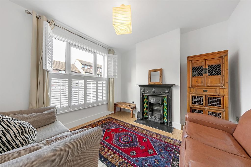 Property photo 2 of 17