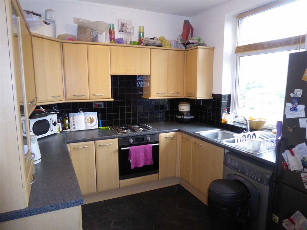 Property photo 3 of 11 Dining Kitchen: