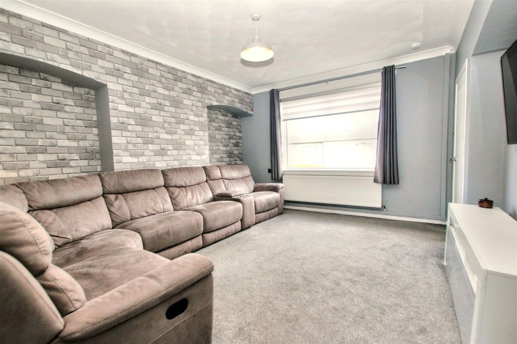 Property photo 2 of 12 2- Lounge.Jpg