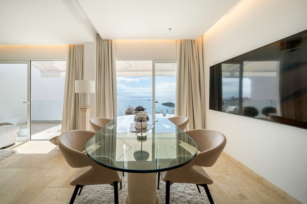 Property photo 3 of 19 Dining (2)