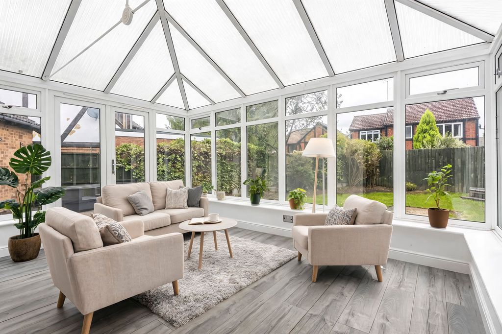 Property photo 3 of 11 Conservatory