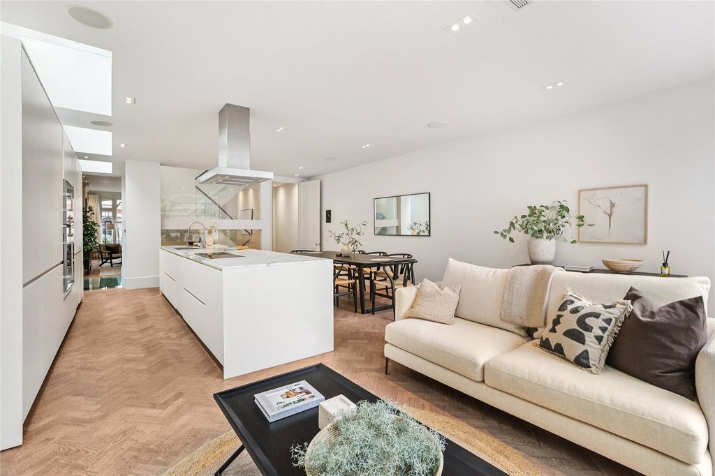 Property photo 3 of 15 Kitchen