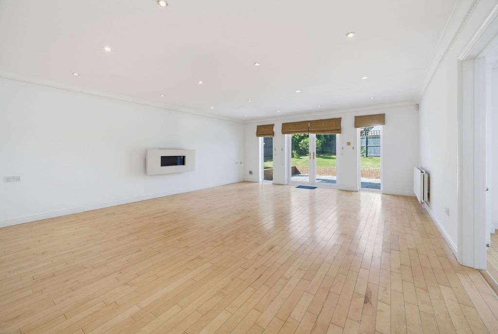 Property photo 2 of 46