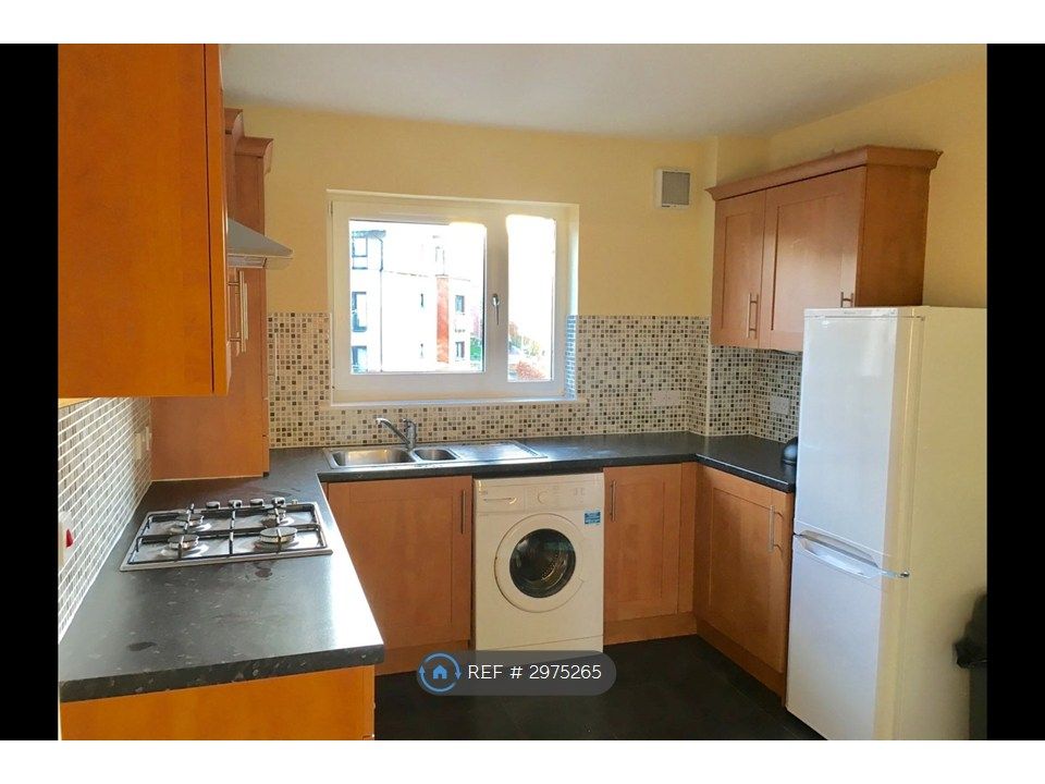 Property photo 3 of 8 Kitchen