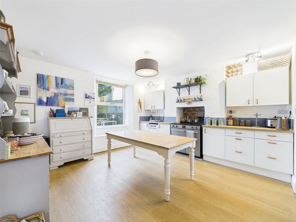 Property photo 3 of 17 Kitchen / Diner