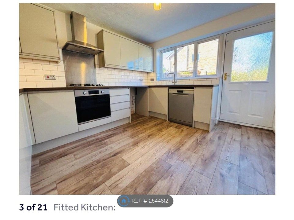 Property photo 2 of 26 Fitted Kitchen