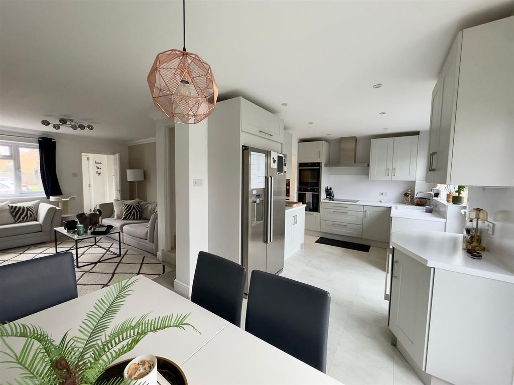 Property photo 2 of 20 Kitchen / Dining Room