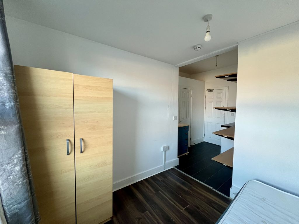 Property photo 3 of 6 Gallery