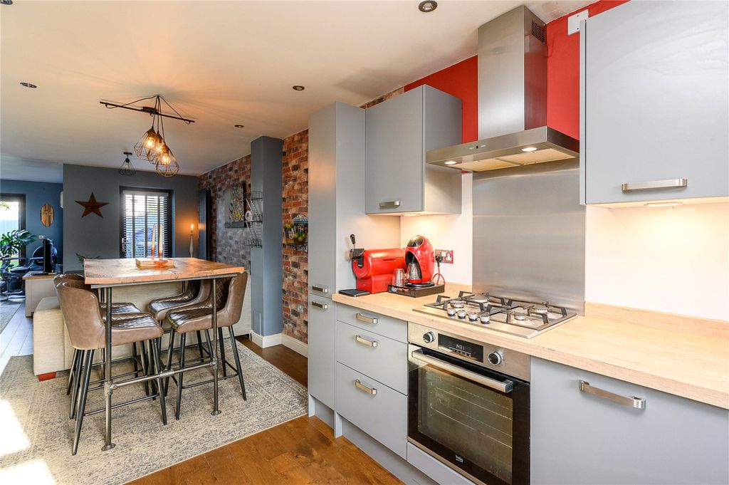 Property photo 2 of 26 Picture No. 31