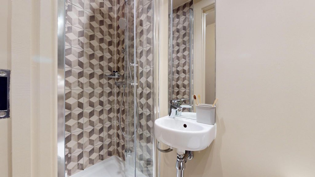 Property photo 3 of 48 Bathroom