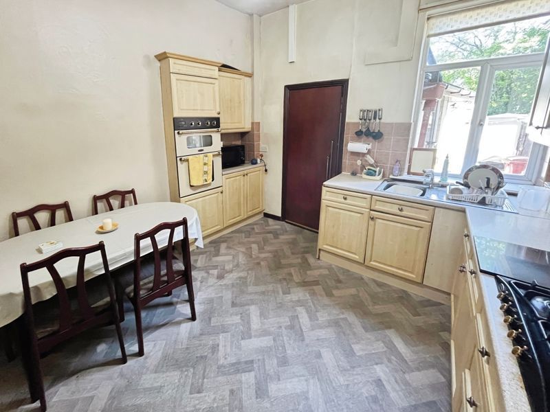 Property photo 3 of 17 Kitchen